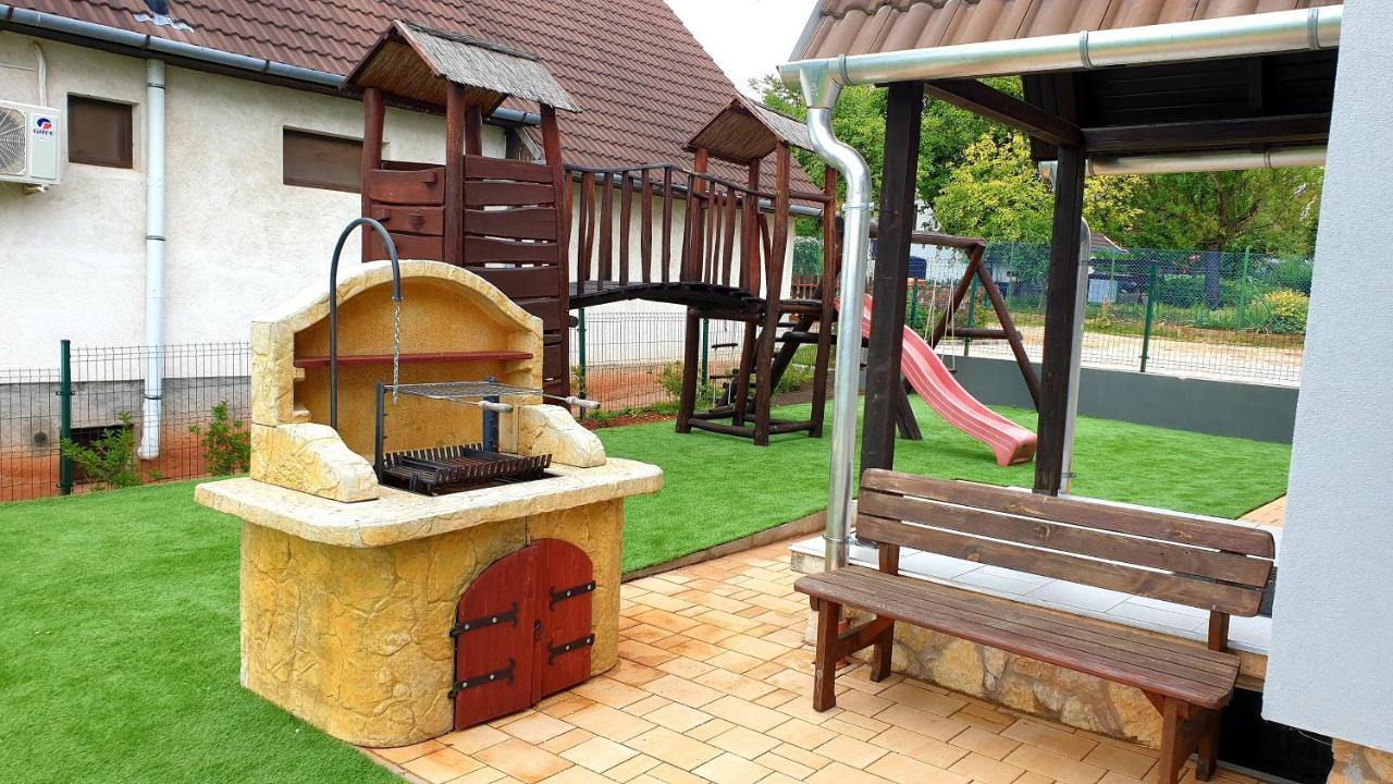 Aranyeso Apartmanhazak No.1 Balatonalmádi Buitenkant foto