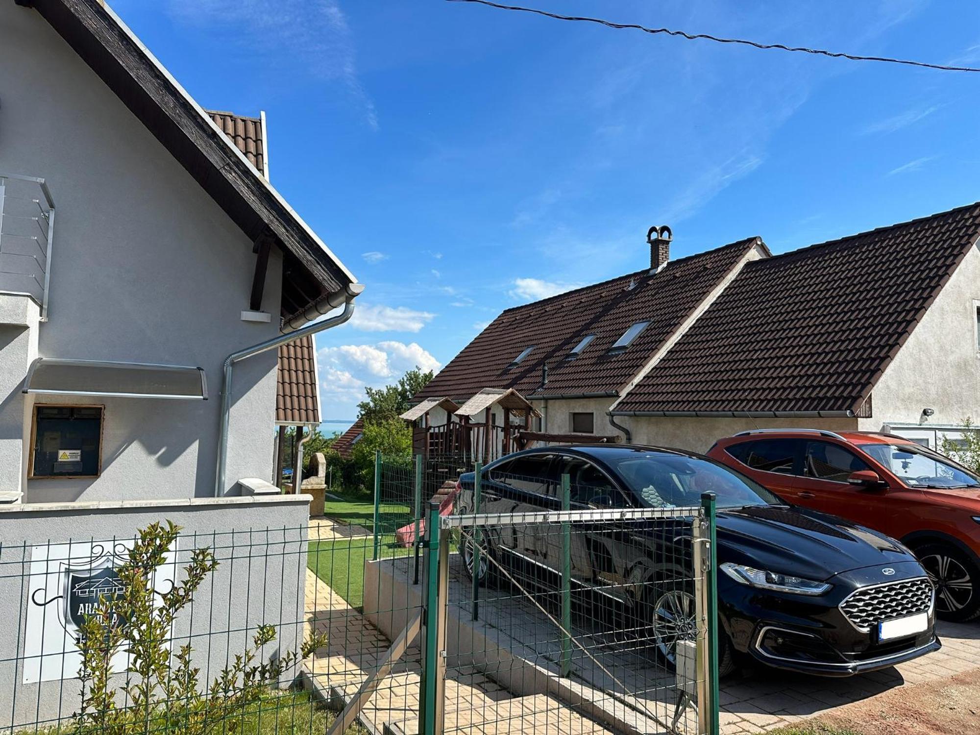 Aranyeso Apartmanhazak No.1 Balatonalmádi Buitenkant foto