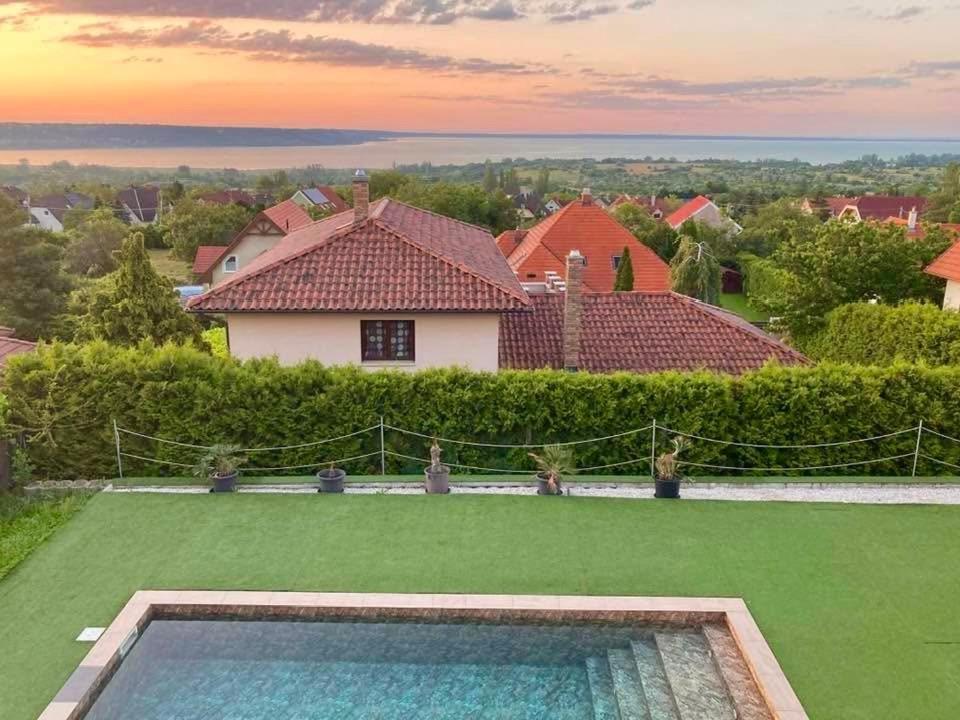 Aranyeso Apartmanhazak No.1 Balatonalmádi Buitenkant foto