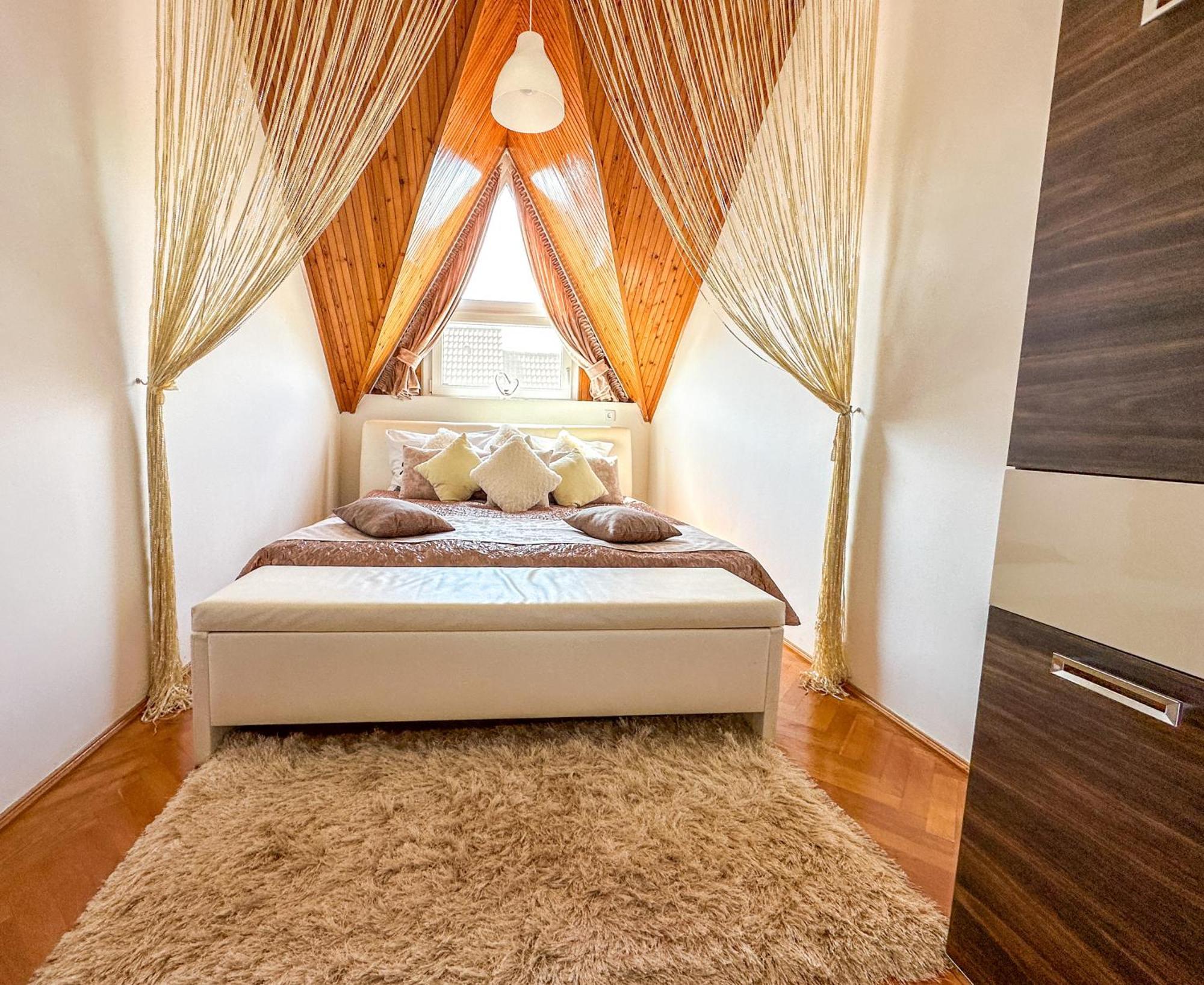 Aranyeso Apartmanhazak No.1 Balatonalmádi Buitenkant foto