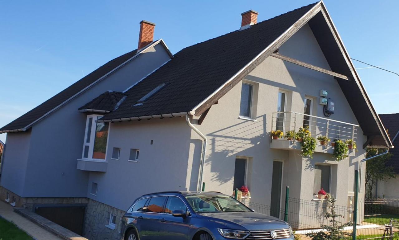 Aranyeso Apartmanhazak No.1 Balatonalmádi Buitenkant foto